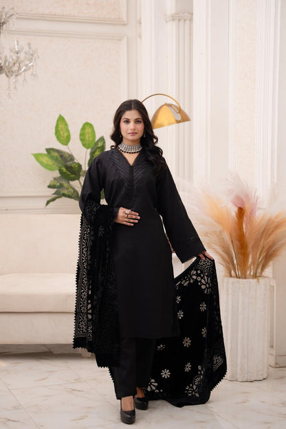 Noir Elegance – 3-Piece Suit with Velvet Shawl