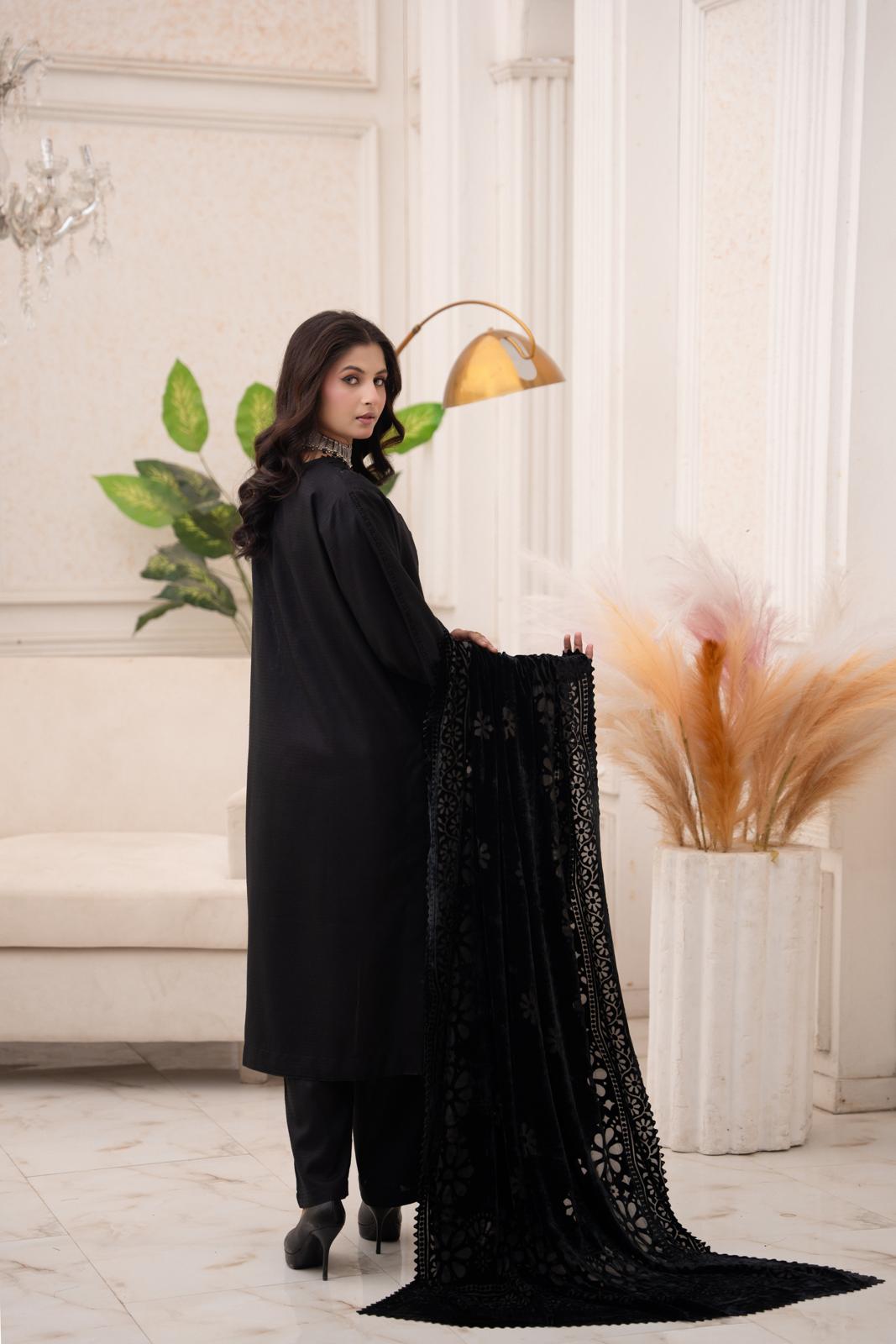 Noir Elegance – 3-Piece Suit with Velvet Shawl