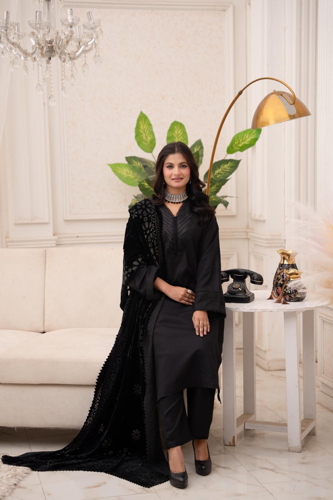 Noir Elegance – 3-Piece Suit with Velvet Shawl