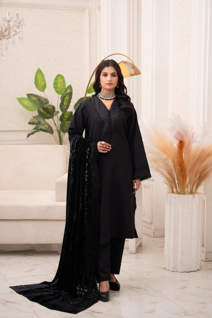 Noir Elegance – 3-Piece Suit with Velvet Shawl